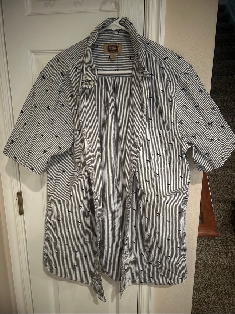 The Foundry Supply Co. White Short-Sleeve Button-Down with Navy Palm Print